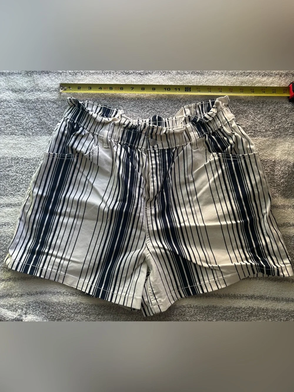 Time and Tru White Shorts Navy Vertical Candy Stripes Elastic Waistband Summer